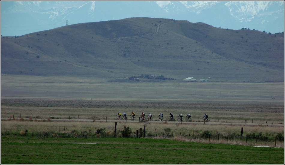 Utah road-cyclists and mountains 1